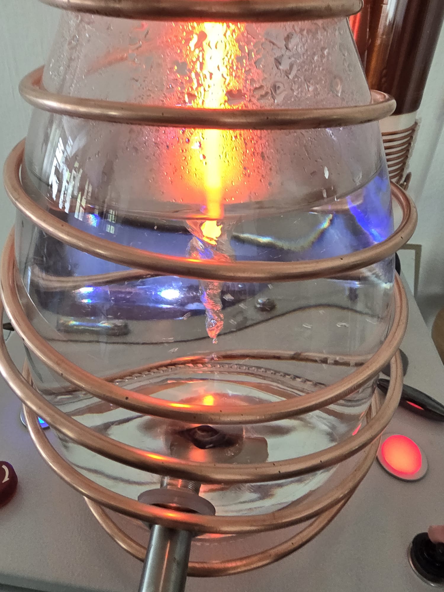 Mikroresonante Wasserbehandlung mittels Tesla- und Schauberger-Technologie